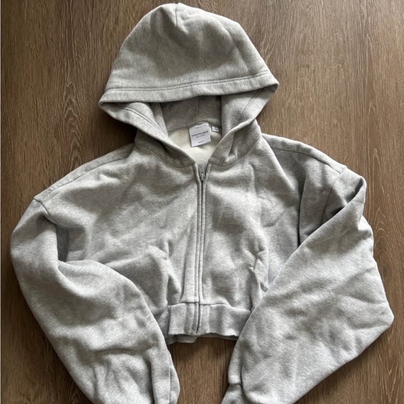 Aritzia Sweaters - Aritzia Sweat Fleece Cropped Zip Up - Size 2
